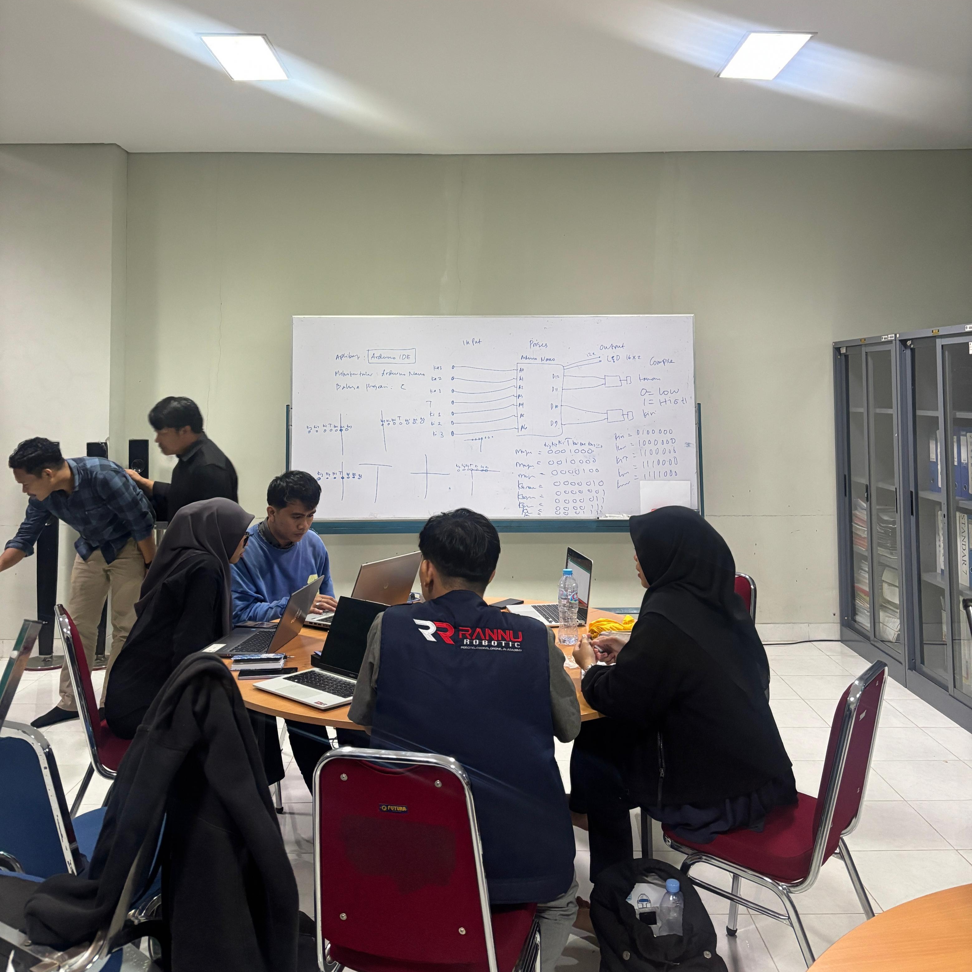 Trainer Rannu Robotic Tambah Ilmu di Politeknik Negeri Ujung Pandang - Artikel Rannu Robotic